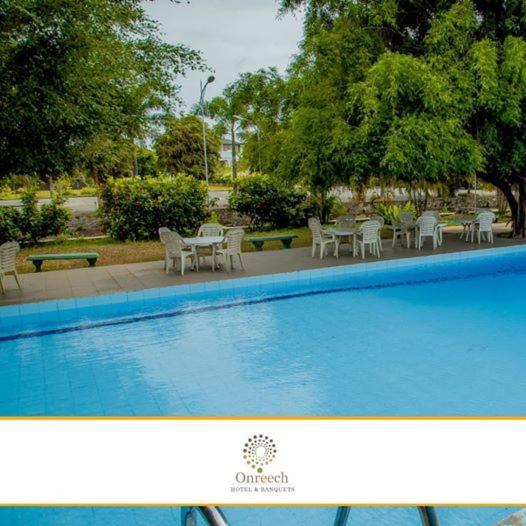 Onreech Hotel Seeduwa Екстер'єр фото
