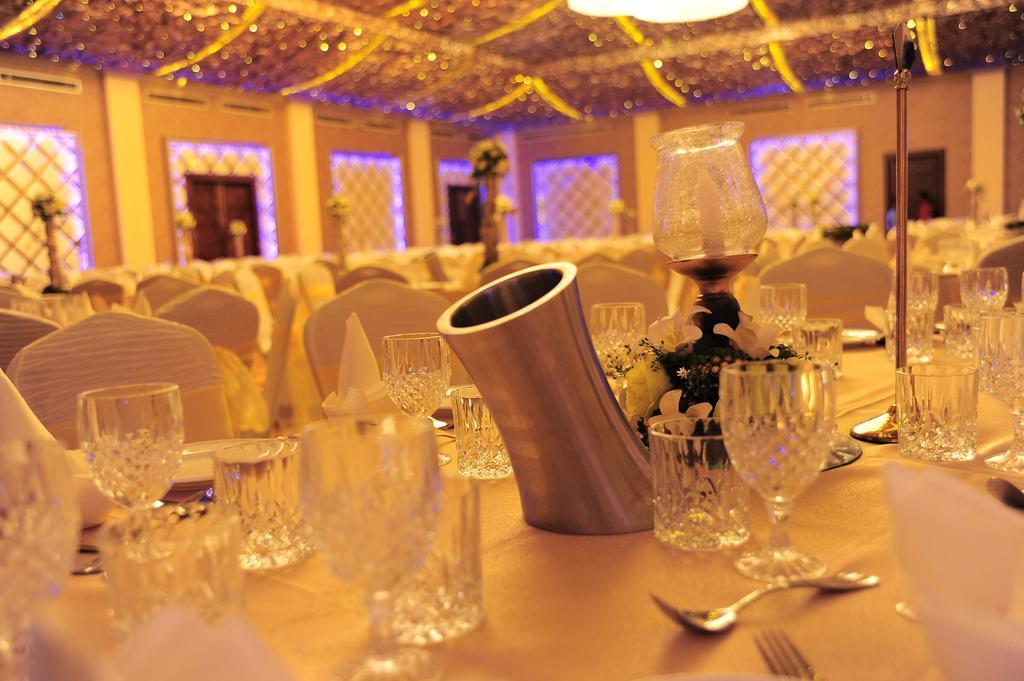 Onreech Hotel Seeduwa Екстер'єр фото