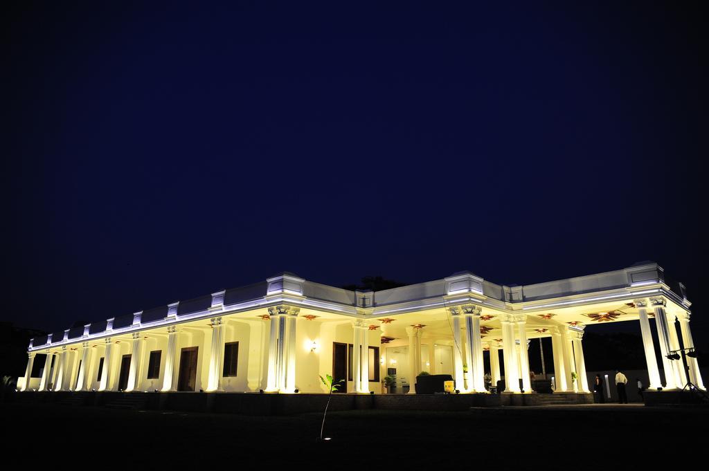 Onreech Hotel Seeduwa Екстер'єр фото